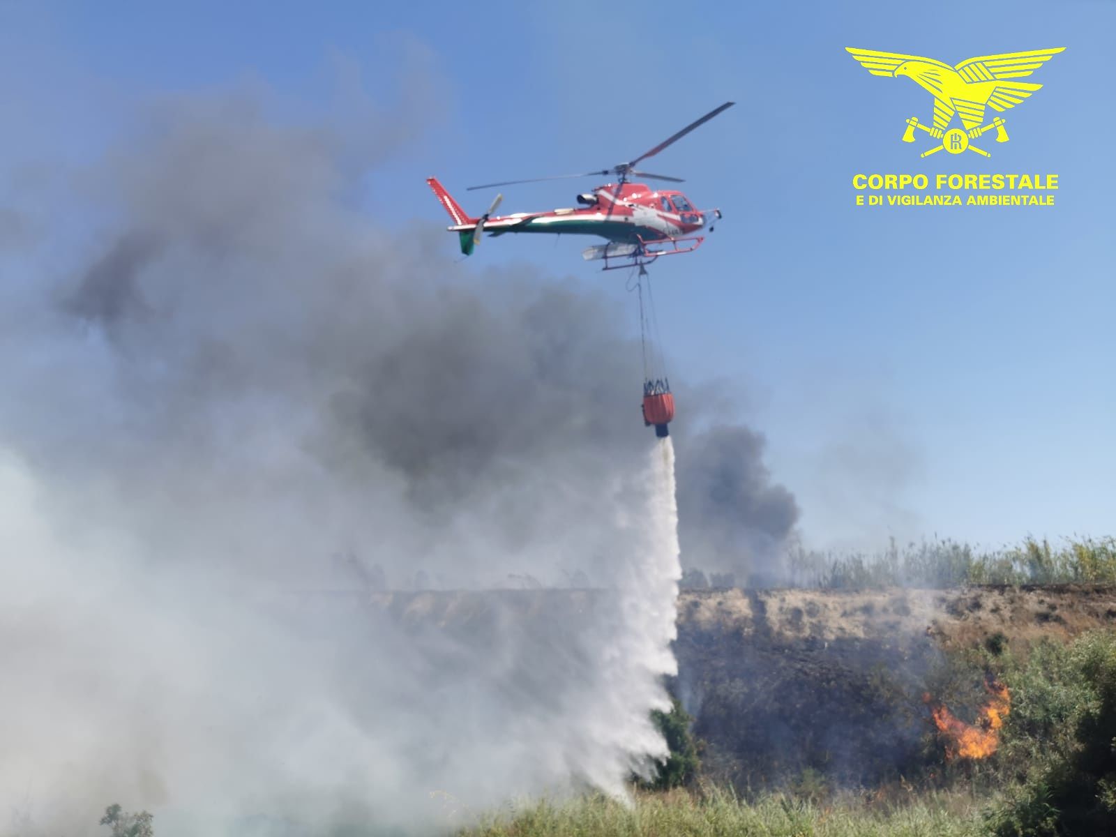 Fiamme a Paulilatino, scatta l’emergenza: in azione due elicotteri dei forestali