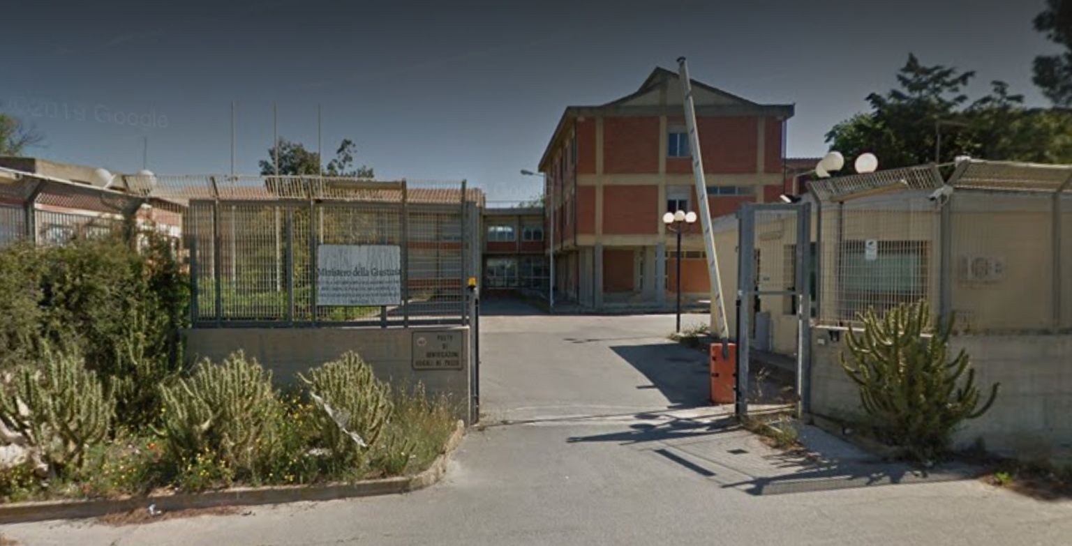 Grande caos a Monastir: “Gruppo di migranti protesta sui tetti del centro d’accoglienza”