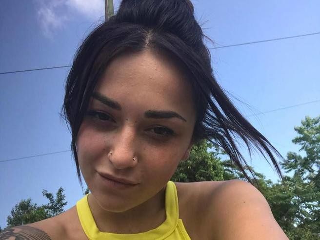 Francesca, muore a 24 anni dopo una festa: il suo corpo trovato nella vasca col ghiaccio