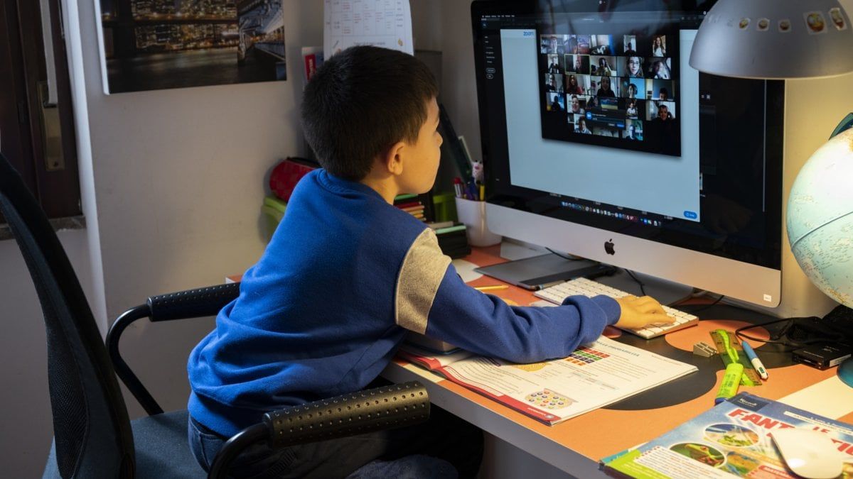 Cagliari, connessione internet per le famiglie in difficoltà: ecco i voucher del Comune