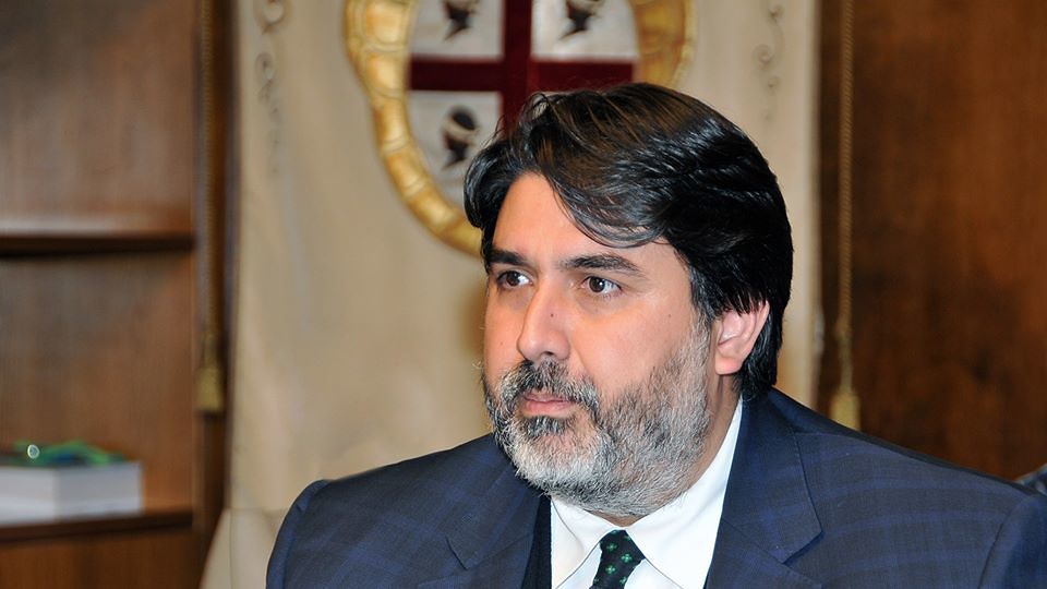 Sardegna, sino al 7 settembre obbligatorio registrarsi per chi arriva nell’Isola: la nuova ordinanza di Solinas