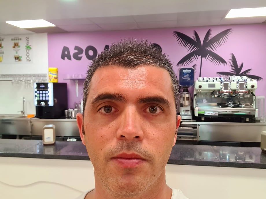 Umberto, barista nel “deserto” della 131: “Aprire anche di notte? Non rientrerei nelle spese”