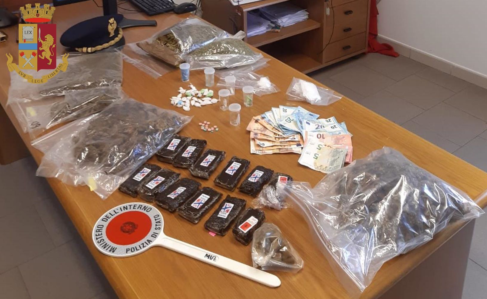 Quartu, nasconde nella casa di via Irlanda oltre 2 kg di droga: 24enne in arresto