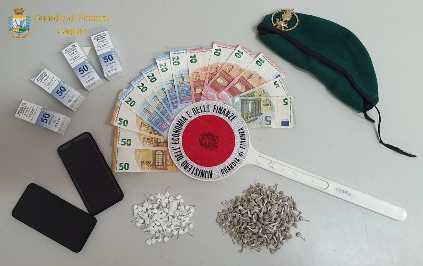 Cagliari, blitz dei Baschi Verdi a Sant’Elia: trovato con eroina e cocaina, in manette 19enne