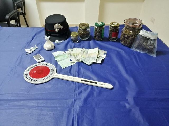 Villacidro, un 64enne ai domiciliari arrestato dai Carabinieri per possesso di cocaina e marijuana