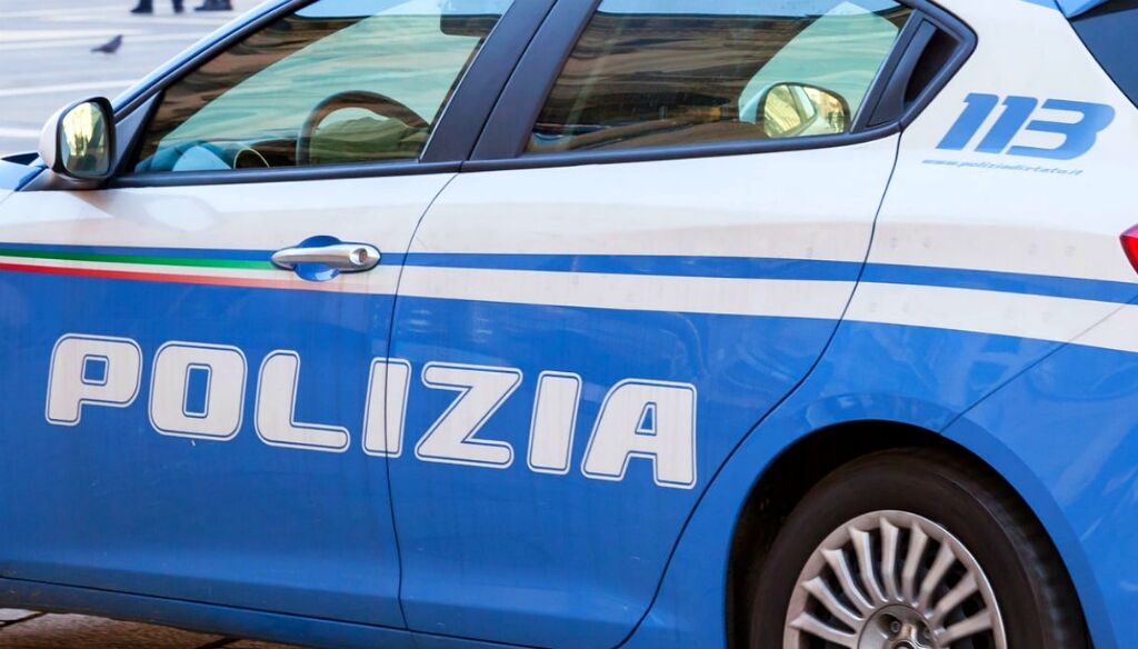 Cagliari, sale sul balcone per rubare gli slip a una ragazza: caccia a uno stalker a Pirri