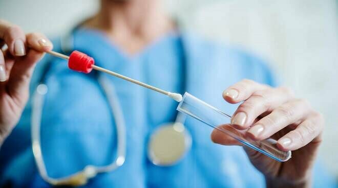 Terralba, insegnante positiva al Covid: tampone per 20 alunni delle scuole medie