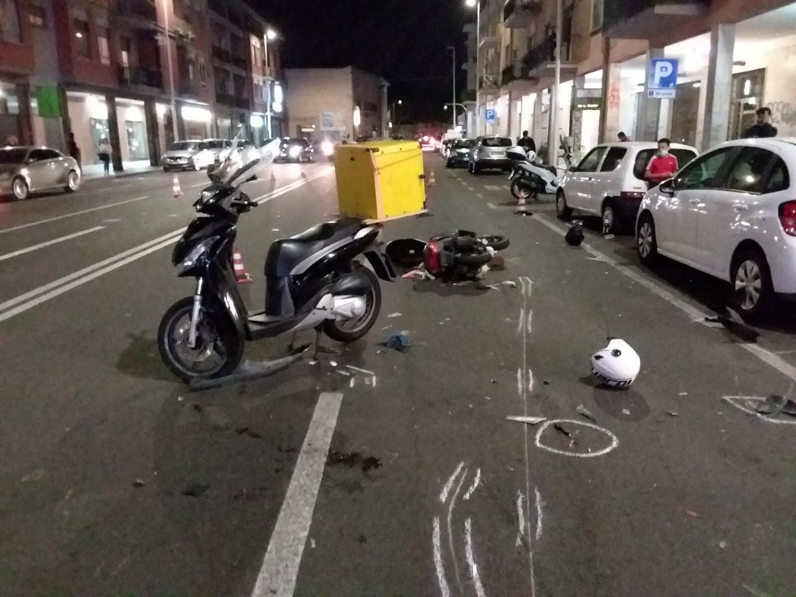 Pirri, portapizze di Monserrato si schianta contro un’auto: in due in ospedale