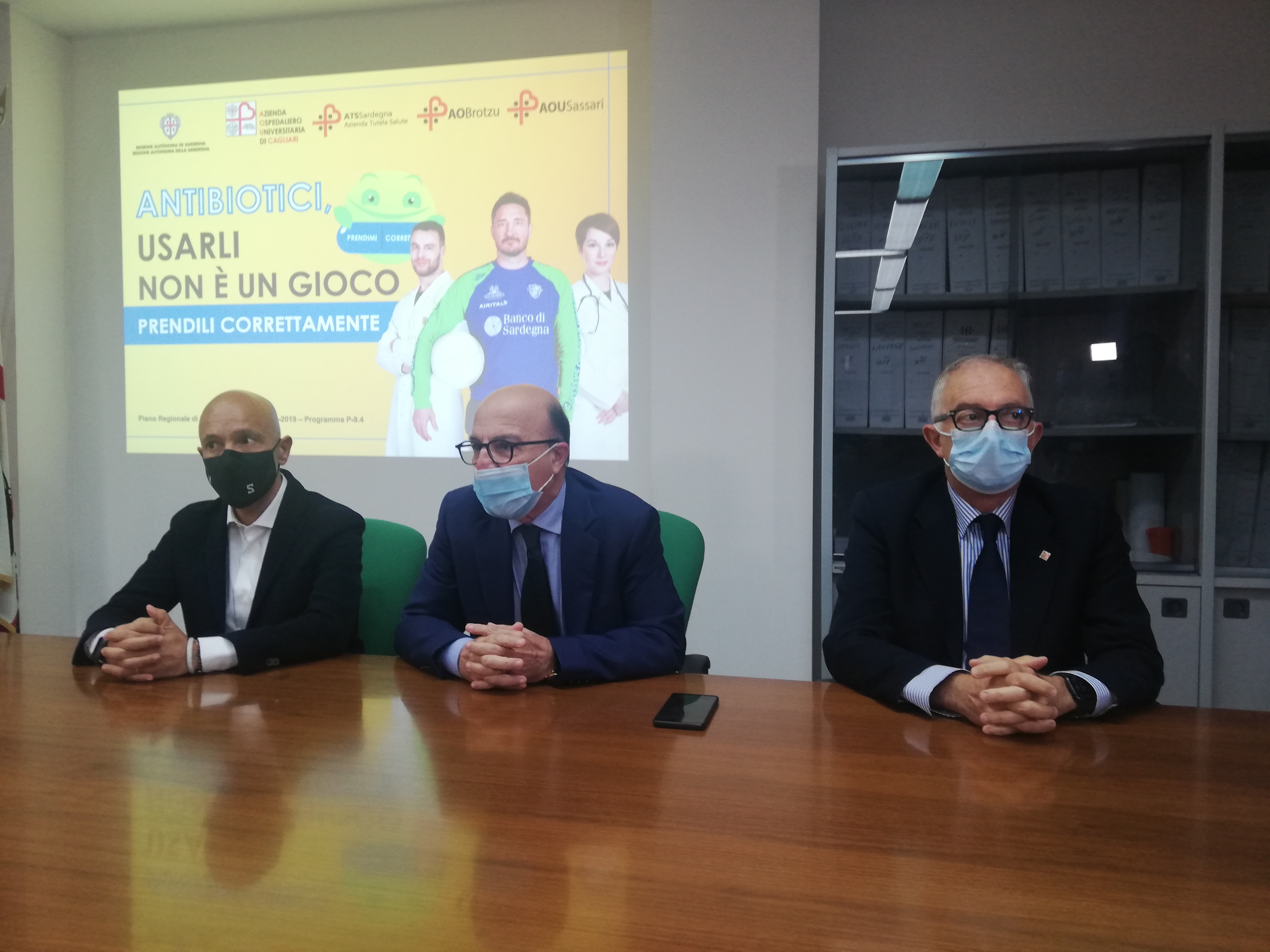 Antibiotici in Sardegna, l’Aou scende in campo contro la disinformazione: “Usarli non è un gioco”