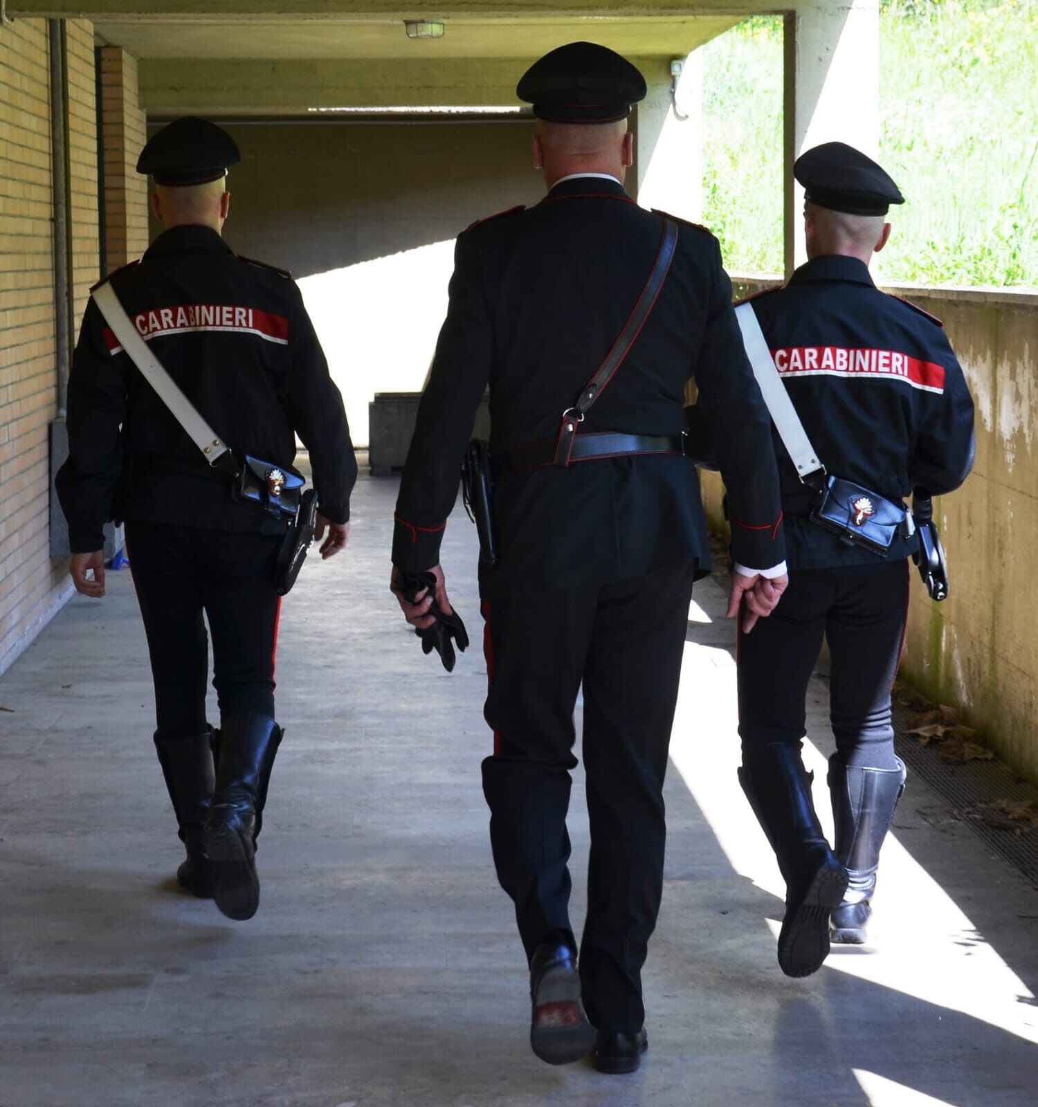 Cagliari, spaccio di droga ai palazzoni di Sant’Elia: in manette un pusher e 2 vedette