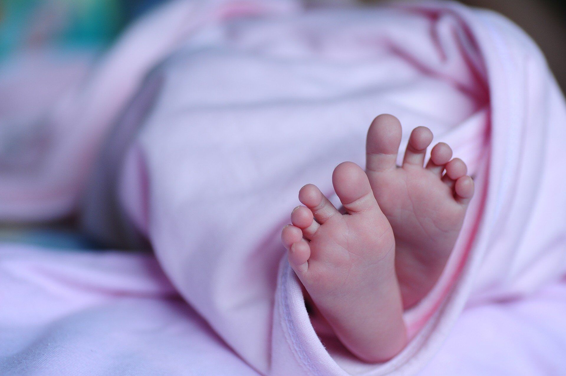 Cagliari, bimba ha fretta di venire al mondo e nasce in ambulanza