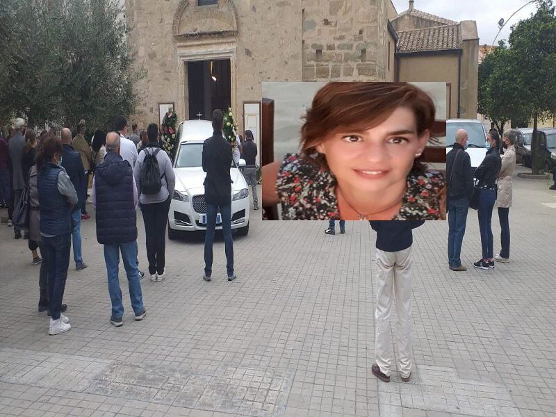 Silenzio e lacrime, San Sperate dice addio a Dolores Serra: “Proteggi i tuoi figli da lassù”