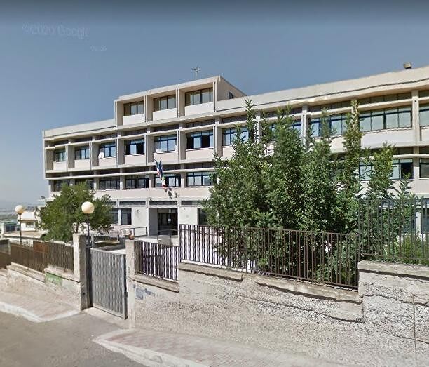 Cagliari, parente di un prof positivo al Covid: classe del Meucci in isolamento