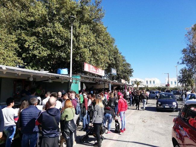 Cagliari, il decreto “costringe” i caddozzoni a chiudere alle 21: “Virus e Governo ci spezzano le gambe”