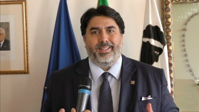 Sardegna, stop alle scuole superiori da lunedì: possibile stretta per bar e ristoranti