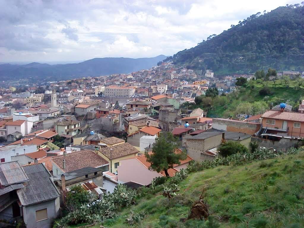 A Villacidro il virus “corre”, 60 contagi: classi con casi sospetti e parchi chiusi sino al 15 dicembre