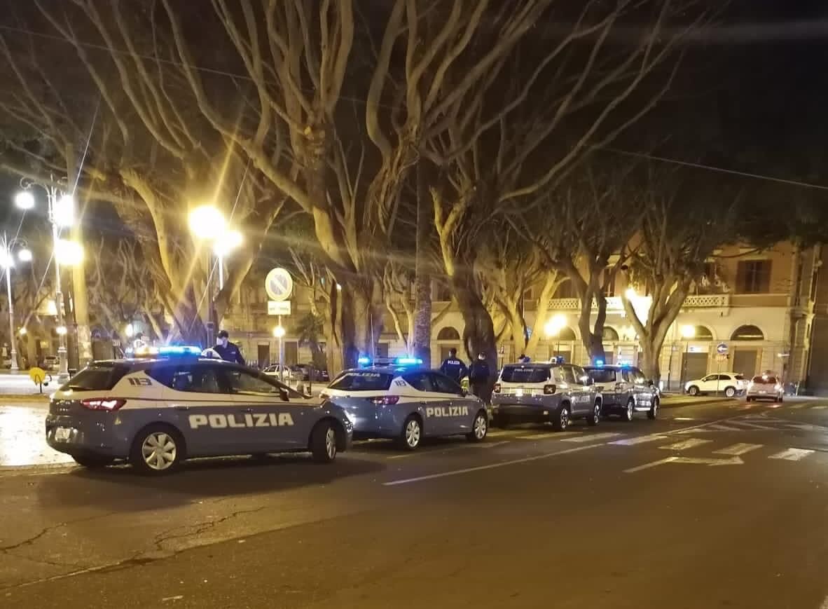 Cagliari: vede i poliziotti, butta la droga e scappa. Arrestato un 21enne gambiano