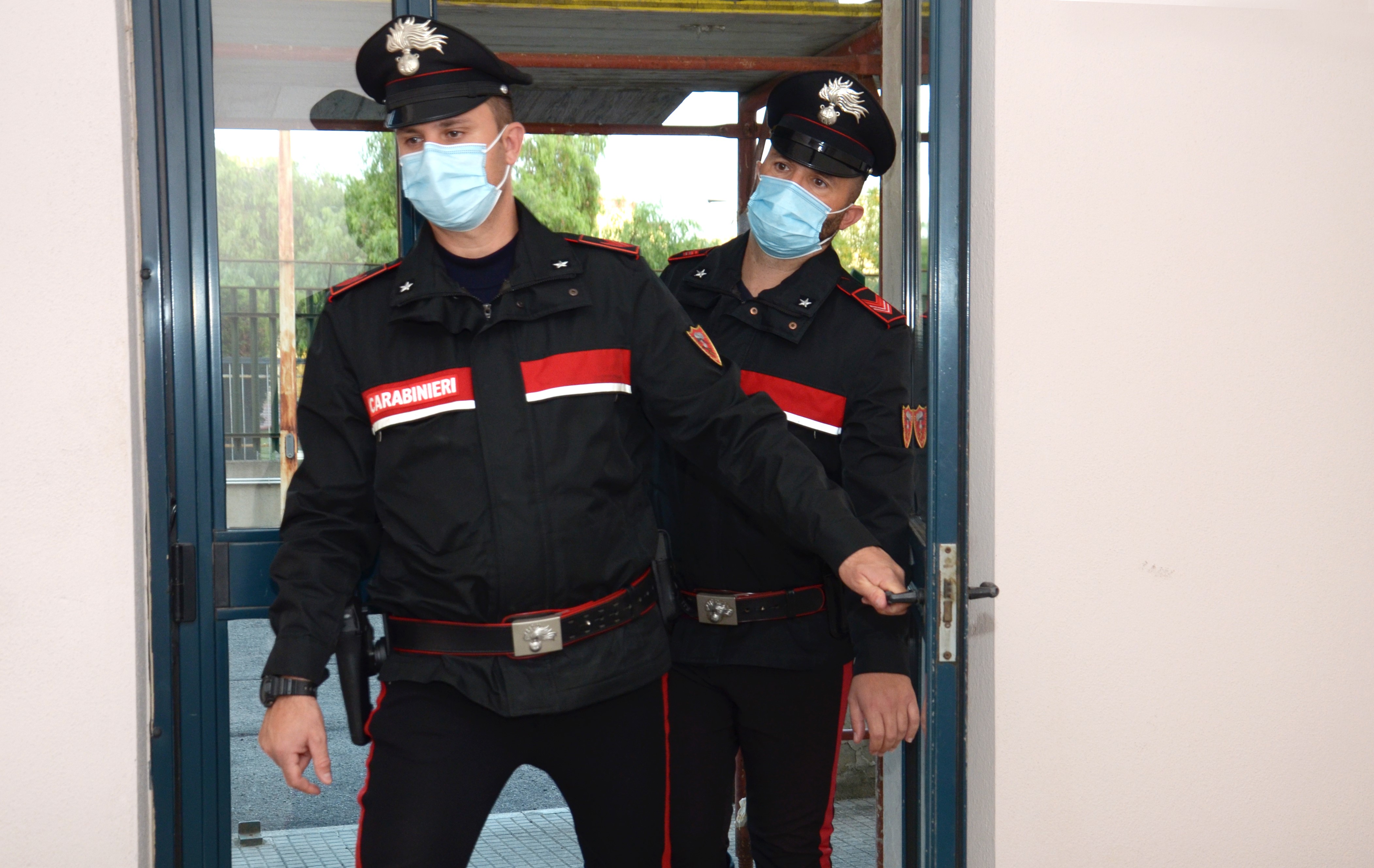 Mandas: il bar apre oltre le 18 su richiesta, ma la gente mormora e arrivano i carabinieri