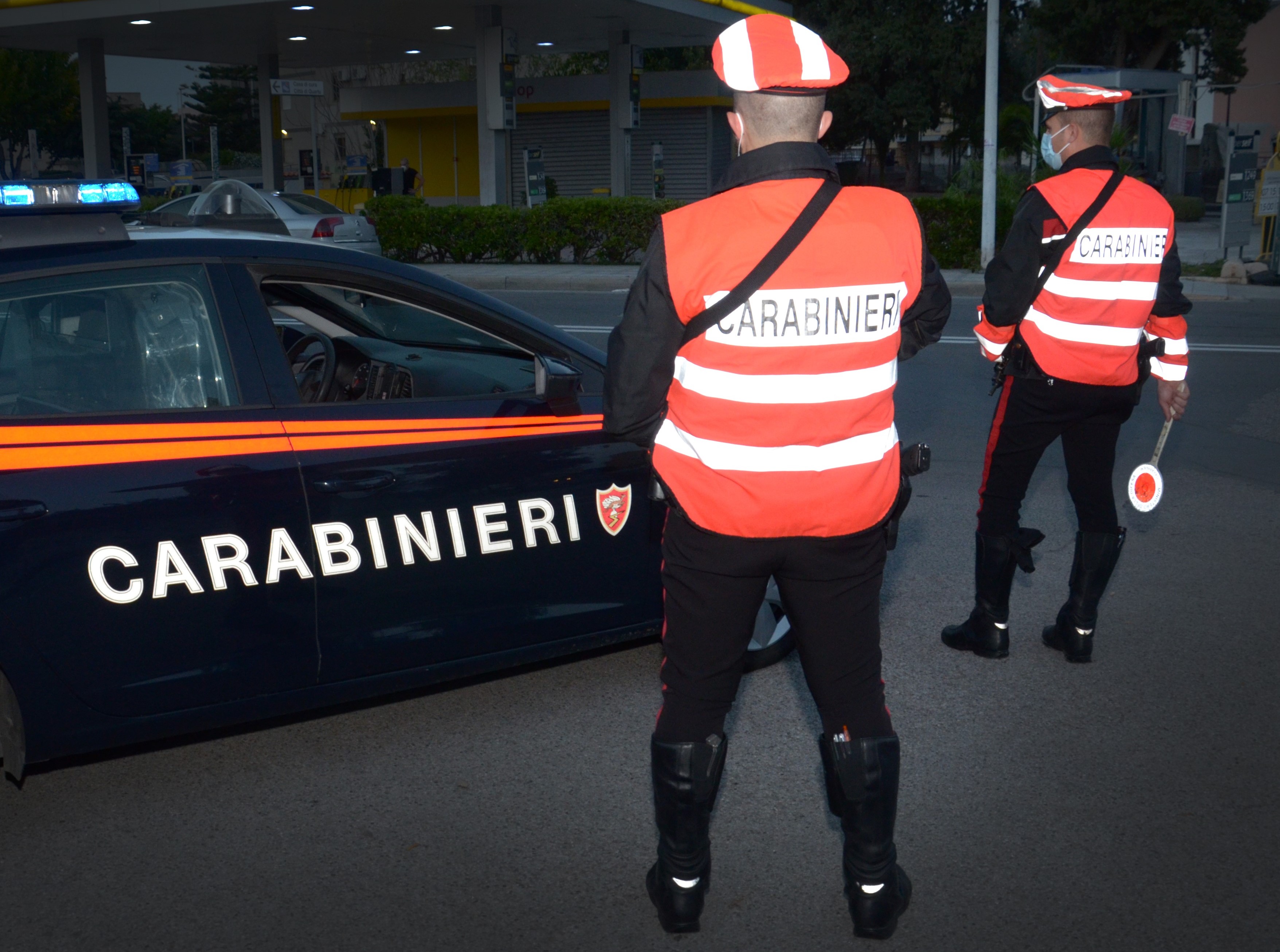 Iglesias, alla guida ubriaco provoca un incidente: insegnante nei guai