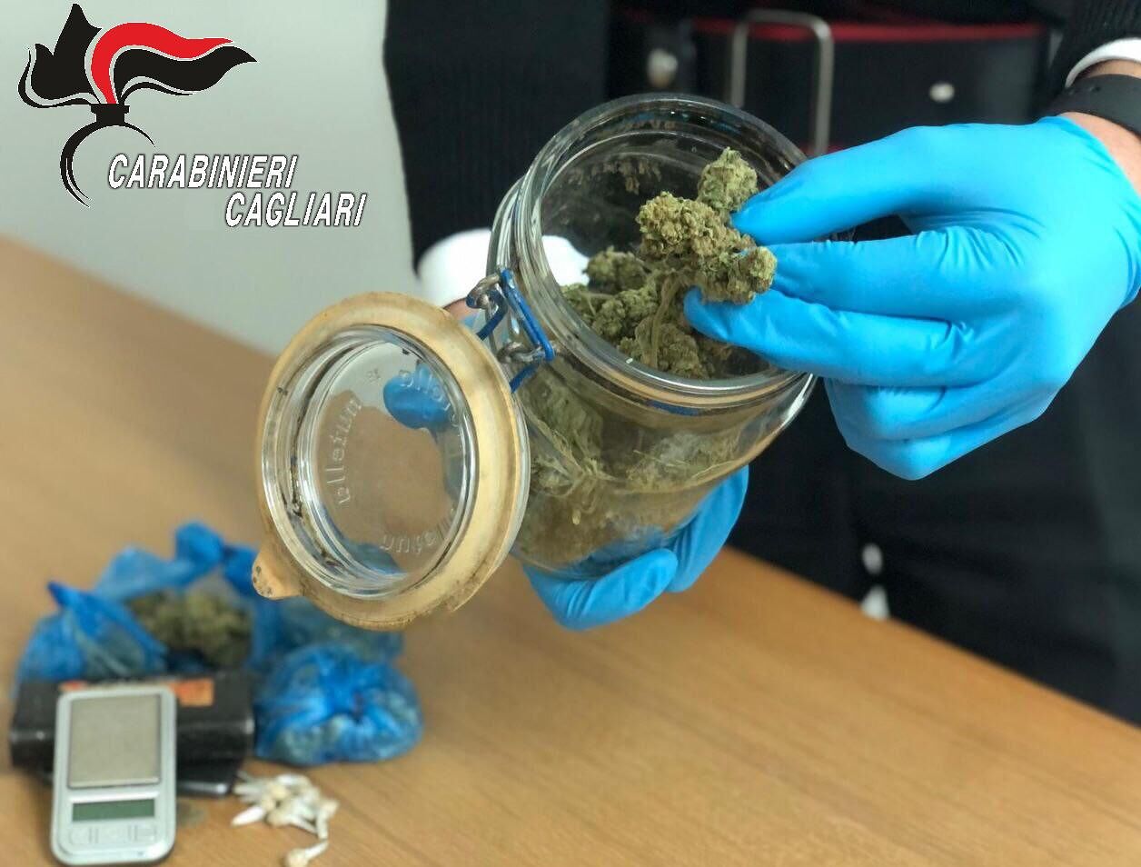 Siddi, odontotecnico nasconde eroina e marijuana in giardino: arrestato