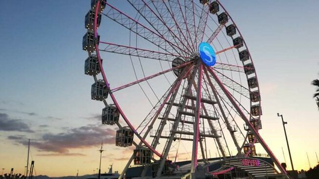 Cagliari, ruota panoramica ferma al porto: “Due settimane per decidere se riaccenderla oppure addio”
