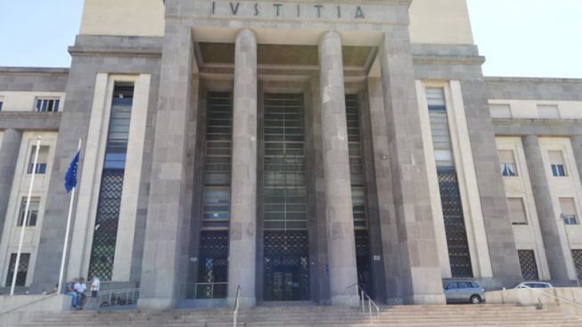 Cagliari, choc all’Alberti: “Il professore mi ha violentato a scuola”