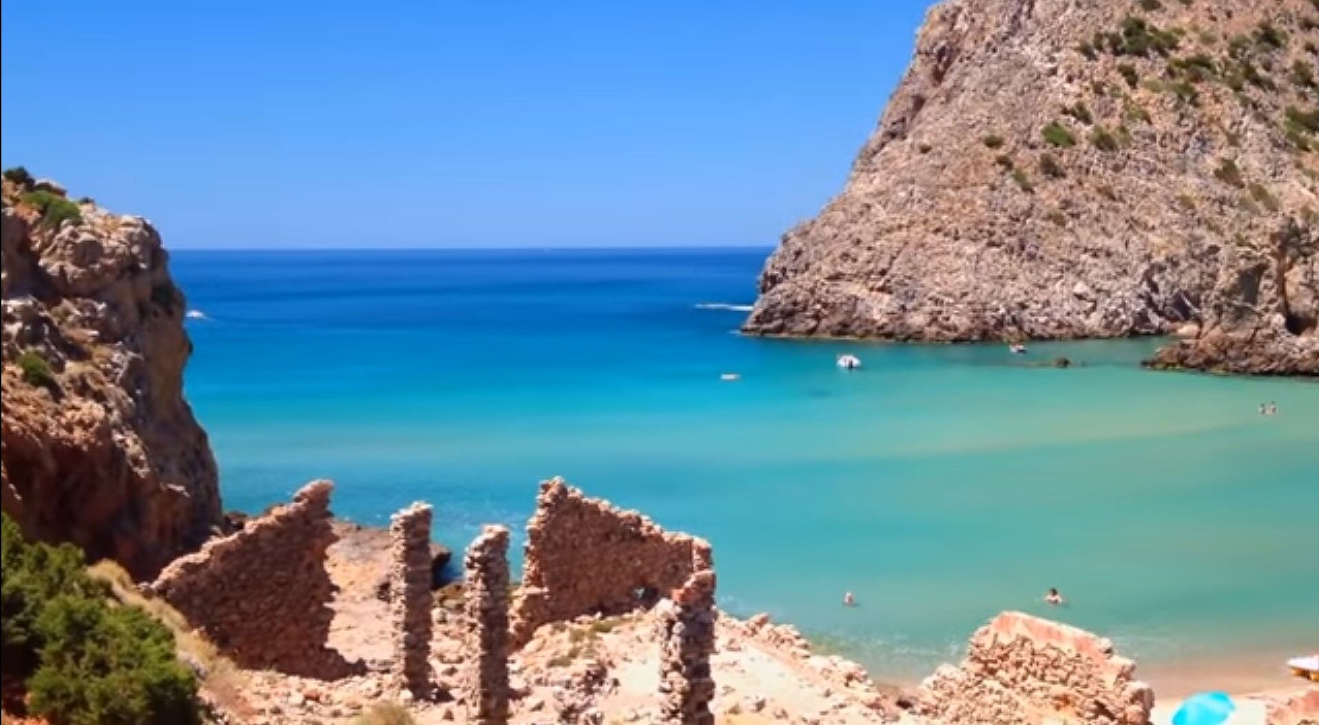 Mare, il windsurf di Battisti come colonna sonora. Lo sport aiuta a scoprire le spiagge più belle   