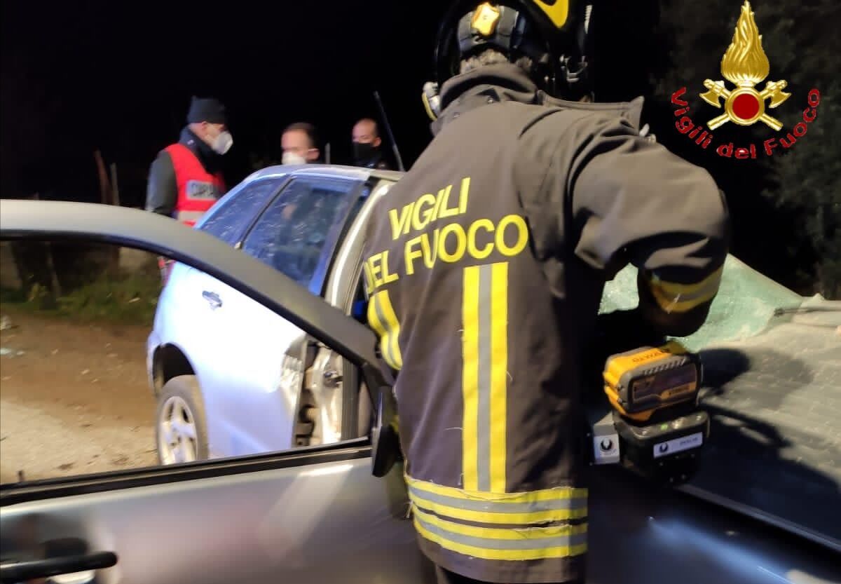 Va a sbattere contro un muretto sulla Provinciale e muore, Oliena in lacrime per Antonio Solinas
