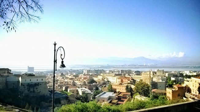 A Cagliari 1021 positivi ma calano i ricoverati, ora sono 42: “Guariti 1200 cagliaritani dall’inizio della pandemia”