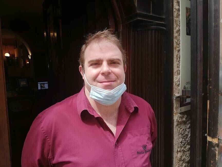 Claudio, ristoratore di Cagliari, a Radio Casteddu: “Ho perso 150 mila euro e ne ho preso 9 mila dai Ristori”