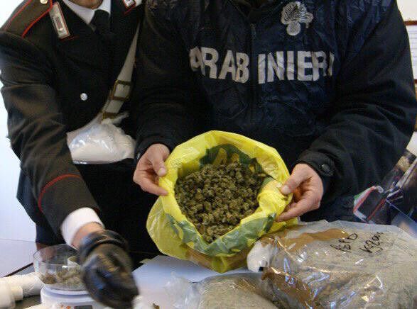 Villanovafranca, in casa nasconde tre etti di marijuana: in manette 50enne