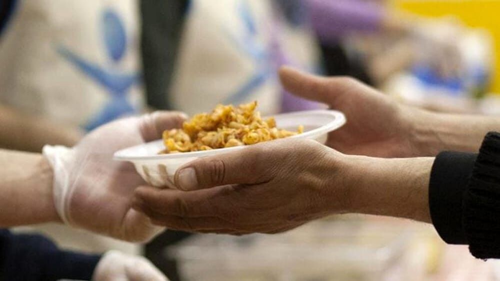 Quattro milioni di italiani hanno chiesto aiuto per mangiare a Natale