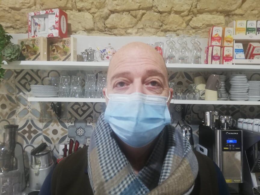 “Bar vuoto a Cagliari per colpa della zona arancione: impossibile reagire, devo solo evitare multe”