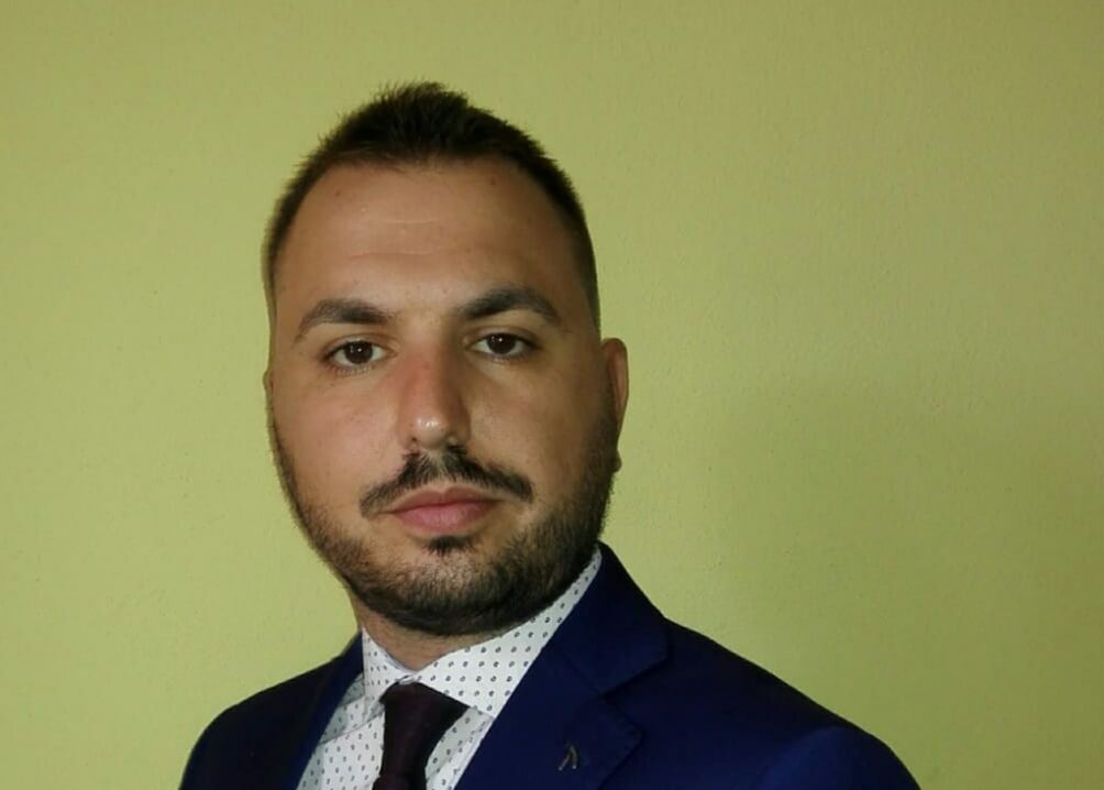 Diego Palma, prof, a Radio Casteddu: “Anno scolastico più lungo? Allora uffici aperti fino a mezzanotte”