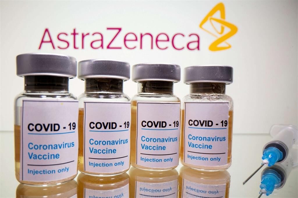I vaccini Astrazeneca in Sardegna, via alla fase 3 e alle immunizzazioni per gli under 55