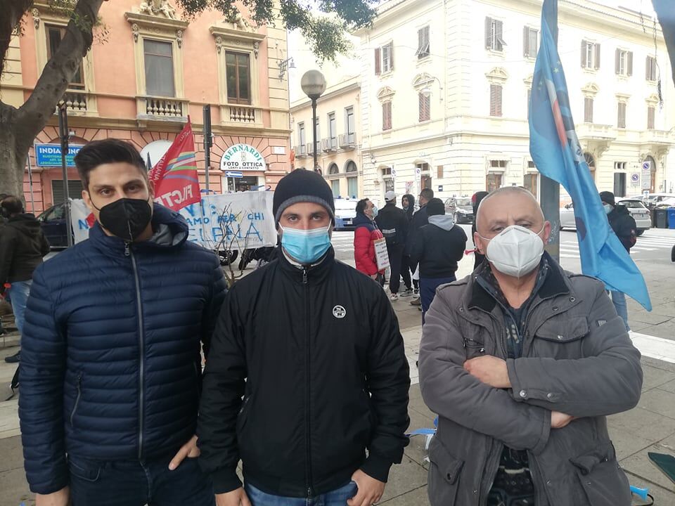 Cagliari, gli operai dell’Eni contro la cessione dell’impianto: “Da aprile rischiamo di essere disoccupati”