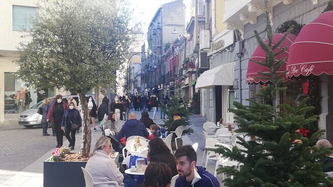La Sardegna sorride, l’indice Rt continua a scendere: è a 0,77, la zona bianca si avvicina