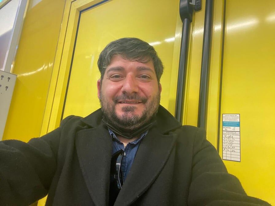 Claudio, prof in 3 scuole sarde: “Dad stressante, non è una diretta sui social: non mi sono grattato”
