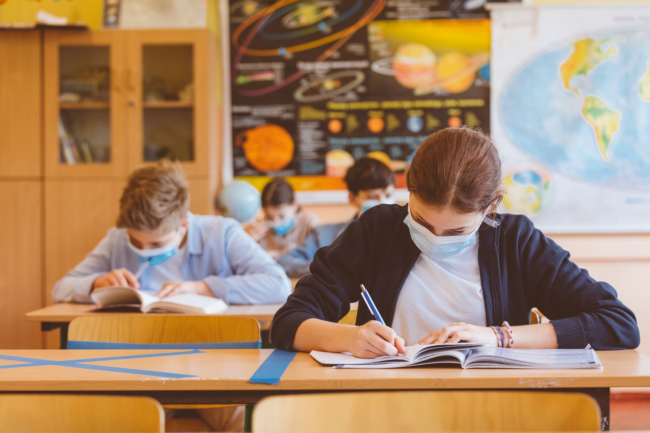 Scuola, anno scolastico più lungo: “Vanno recuperate le ore in presenza perse”