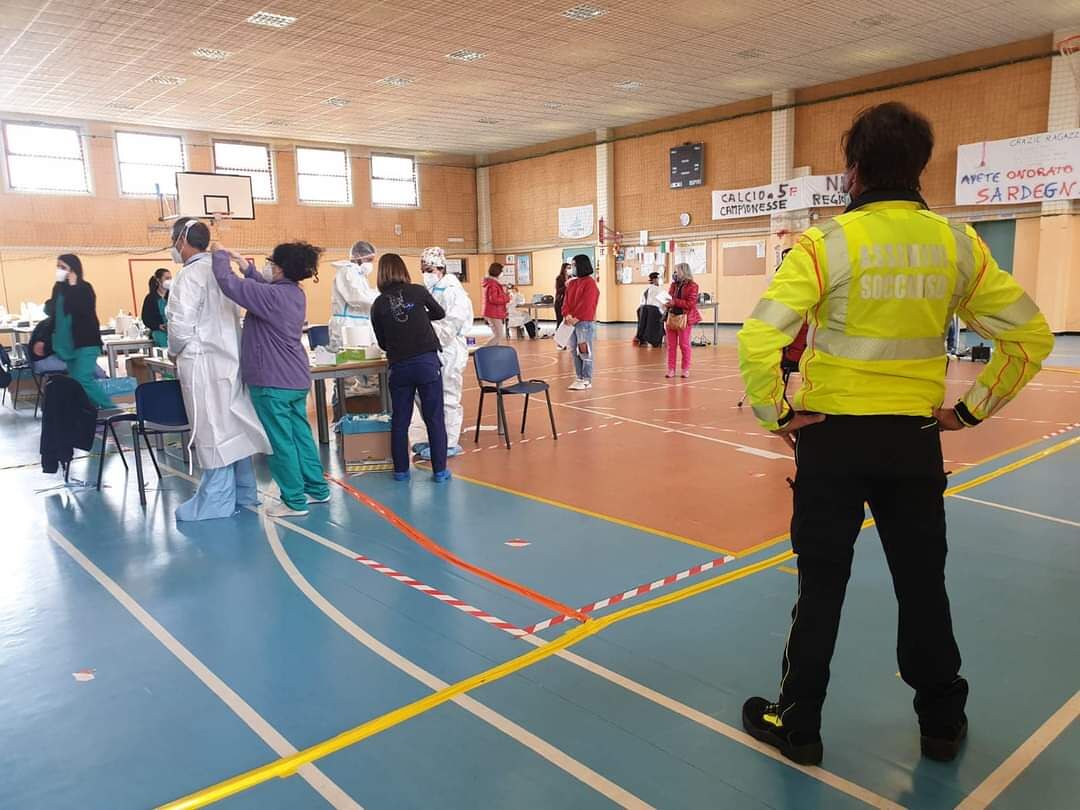 Screening ad Assemini, già 14 positivi anche al tampone molecolare: “I dati non promettono nulla di buono”