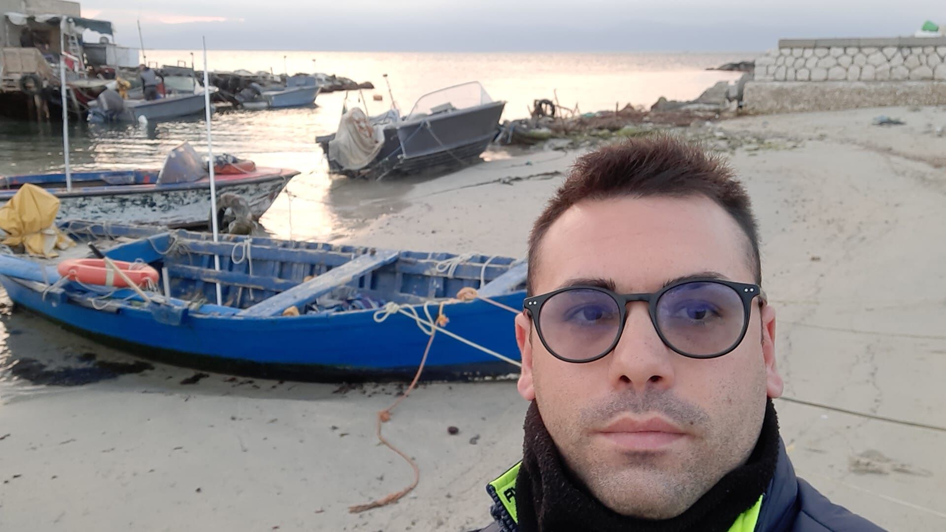 Cagliari, il dramma dei pescatori di Sant’Elia: “Barche arenate al porticciolo, non possiamo lavorare”