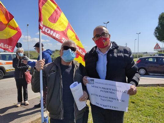 Cagliari, esplode la polemica sui vaccini ai dipendenti regionali: “Pronti a mettere le tende per protesta”