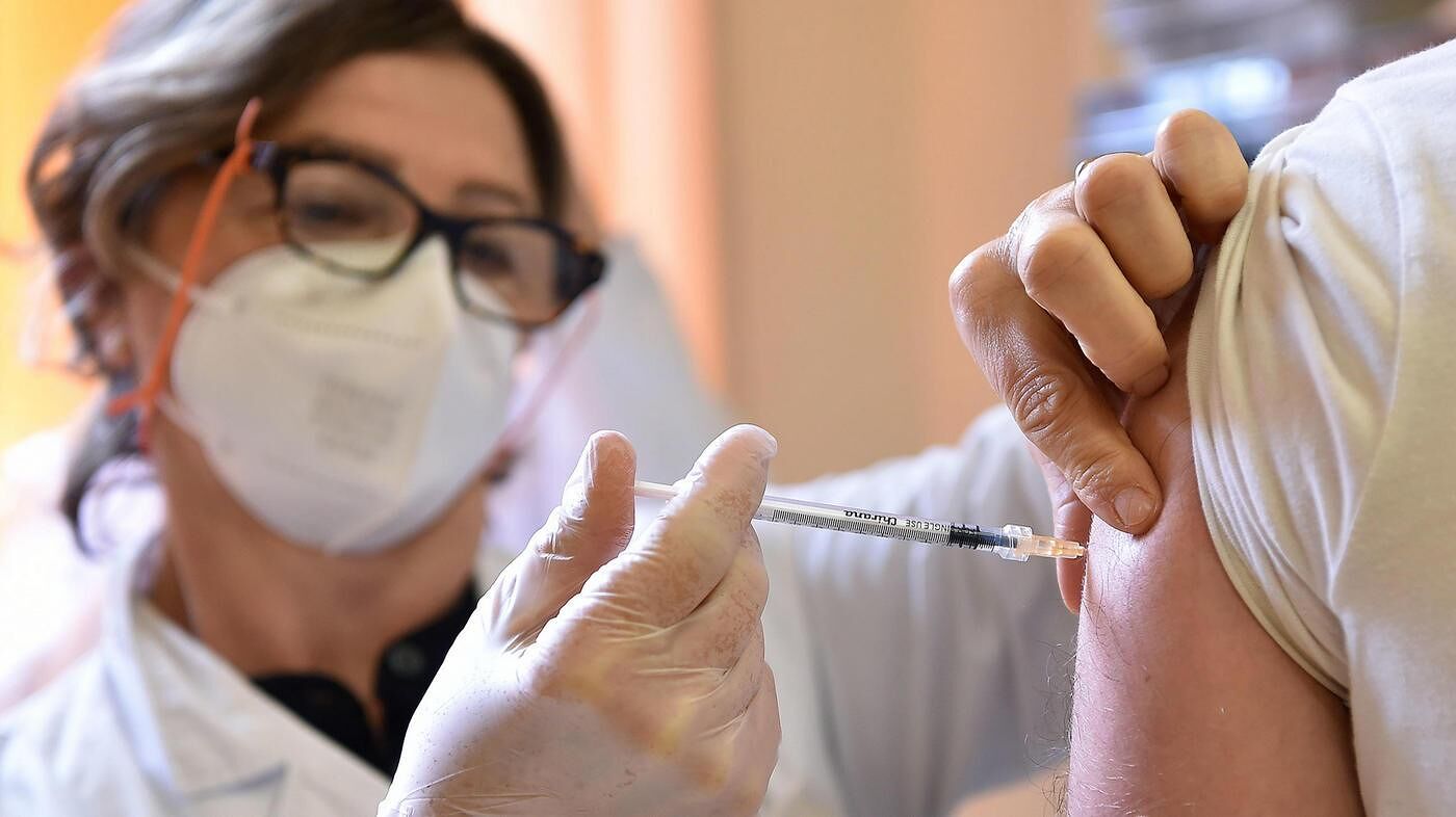 Svolta per i 4mila malati di sclerosi multipla in Sardegna, via ai vaccini anti Covid alla Fiera