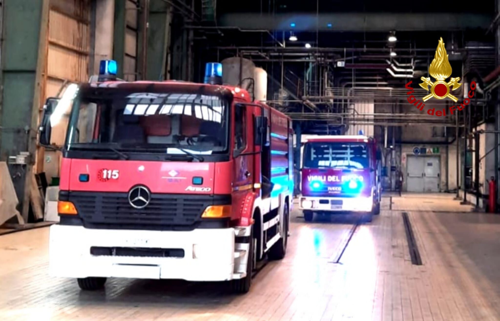 Fiamme in una centrale elettrica di Portovesme, sul posto i vigili del fuoco