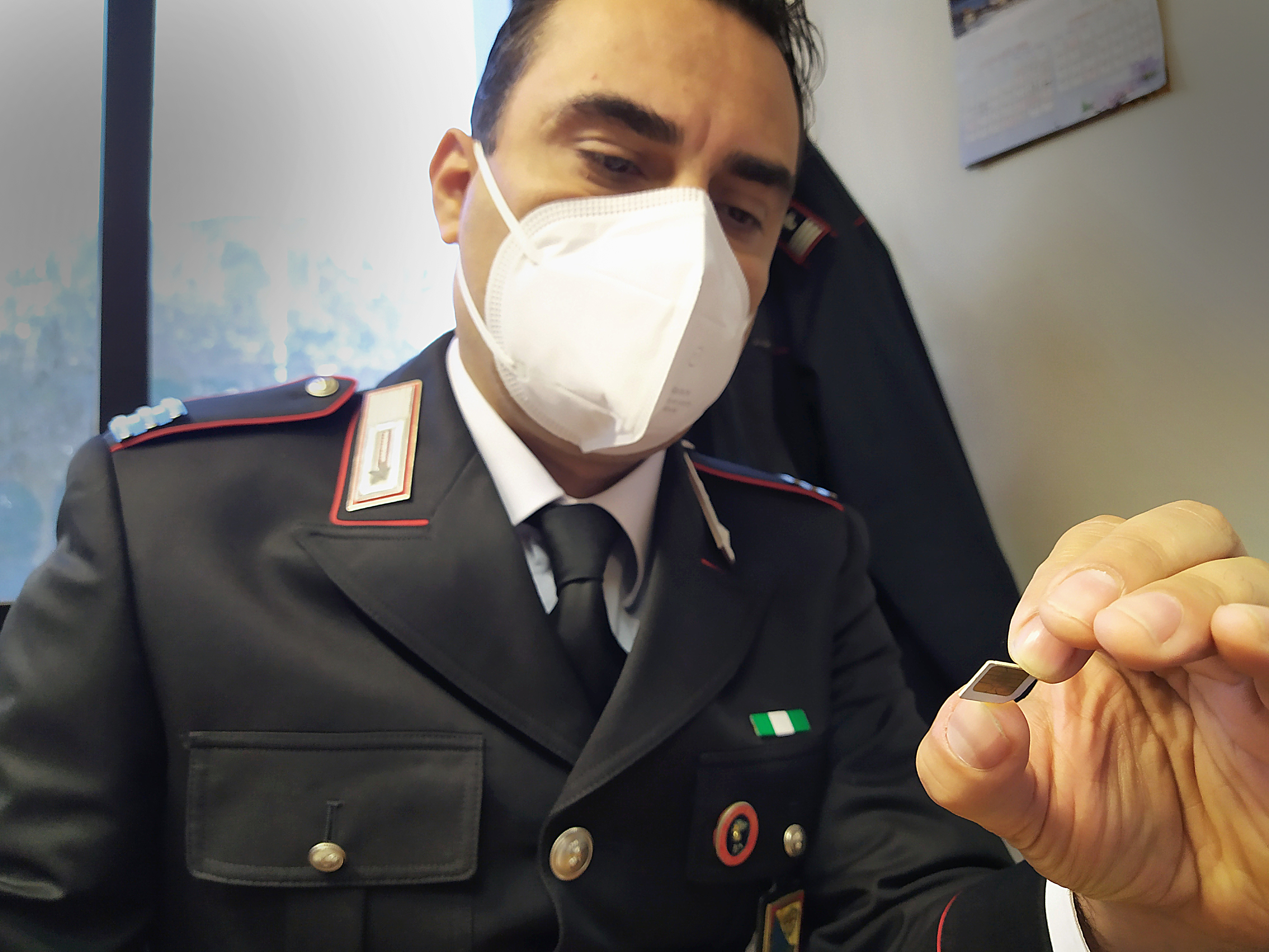 Villacidro, porta l’auto a fare la revisione e il meccanico trova un localizzatore Gps nascosto dietro la ruota