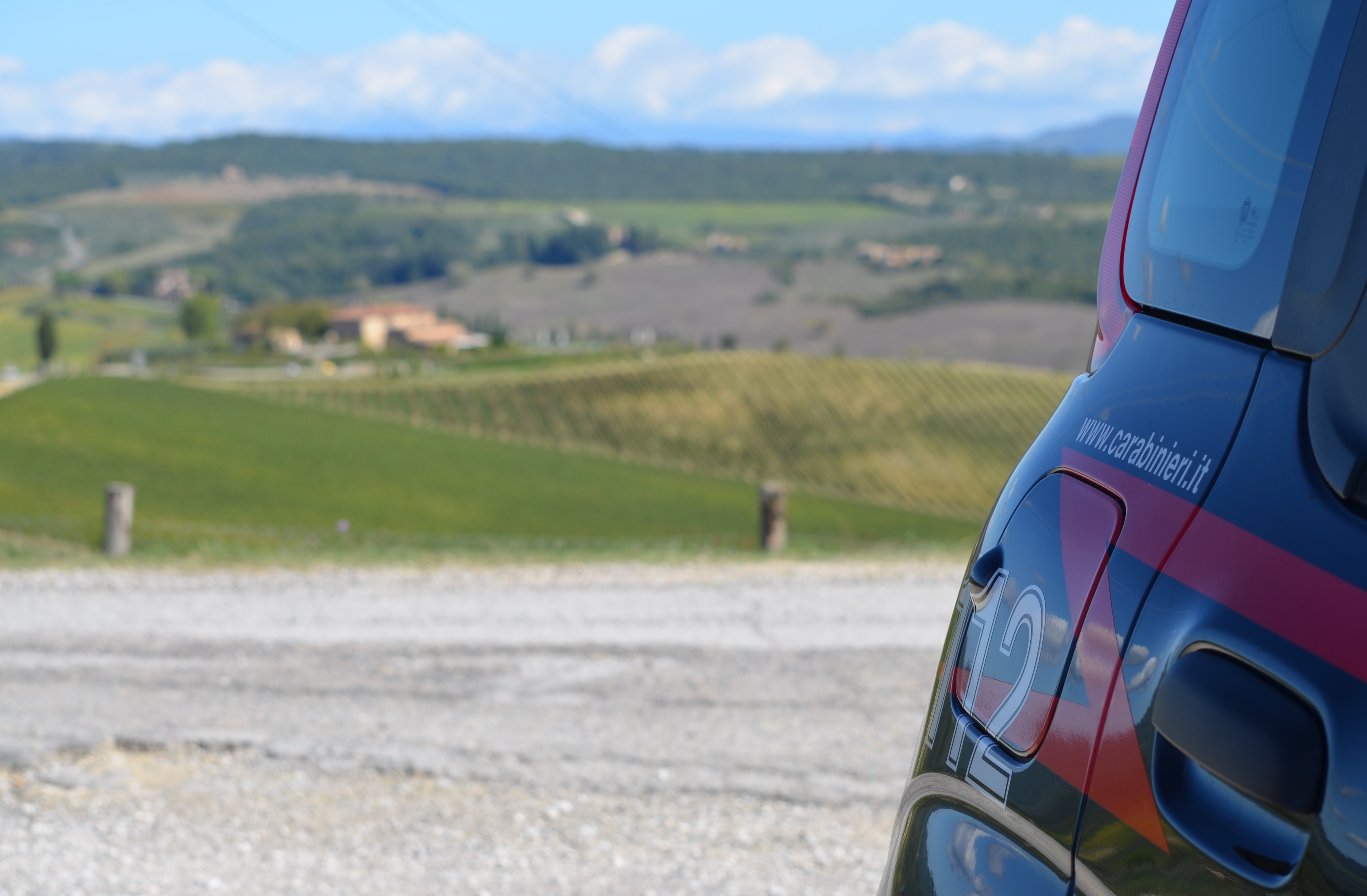 Mandas, auto rubata trovata nelle campagne: si cercano le impronte digitali del ladro