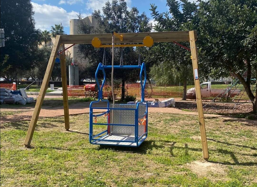 Assemini, parchi aperti in zona rossa: “Capisco la necessità di far giocare i bambini in un’area verde”