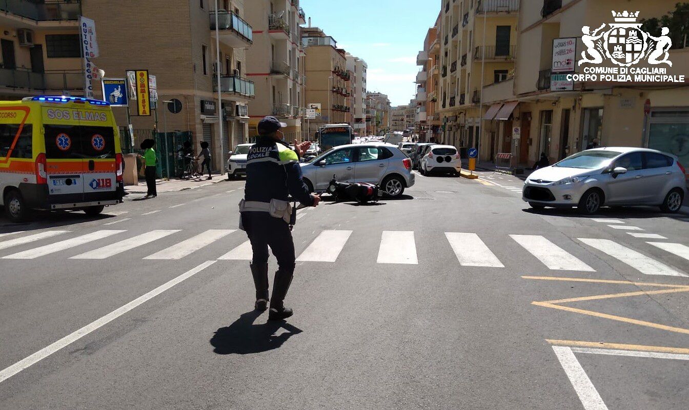 Cagliari, 14enne in motorino va a sbattere all’incrocio contro l’auto guidata da un 86enne