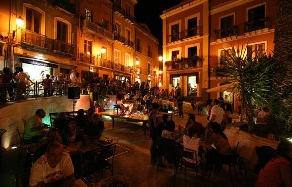 Cagliari, ok al piano anti rumore in centro storico: taglio a tavolini e movida