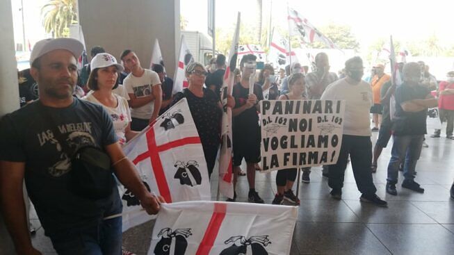 Giostrai e ambulanti disperati in marcia verso Cagliari: “Tutti sotto la Regione, fate ripartire le sagre o dateci soldi”
